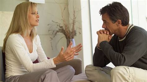 pareja hablando